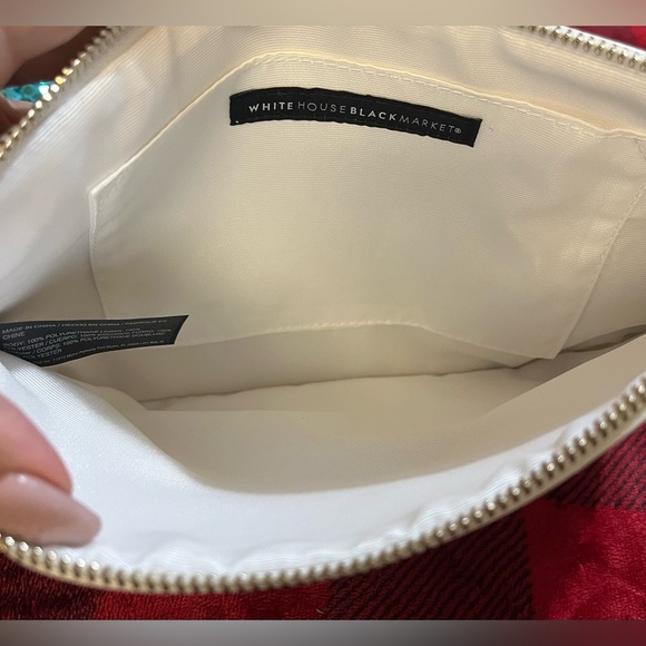White House Black Market Hydrangea Clutch Wristlet - NWT - Picture 8 of 15